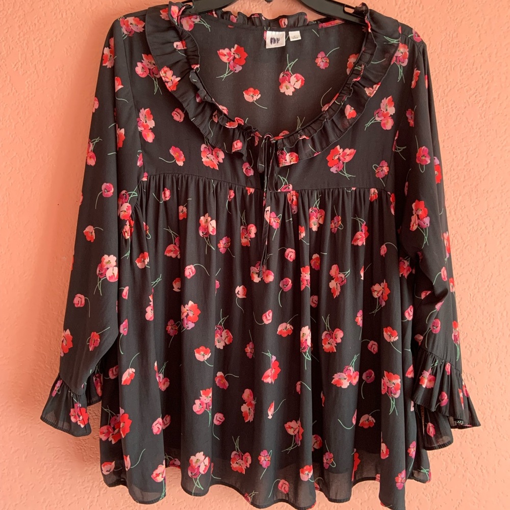 Super cute Gap blouse size large.